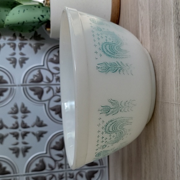 Vintage Pyrex Amish Butterprint White Turquoise 1 1/2 Quart Mixing Bowl - Picture 4 of 13